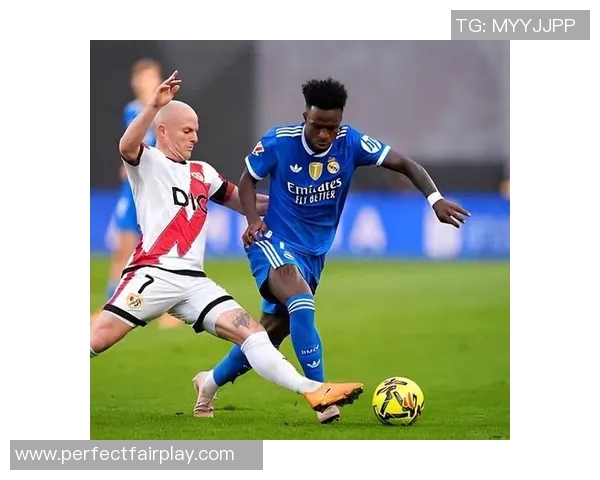 皇马友谊赛大胜利物浦3-0精彩瞬间回顾引发全场热烈反响