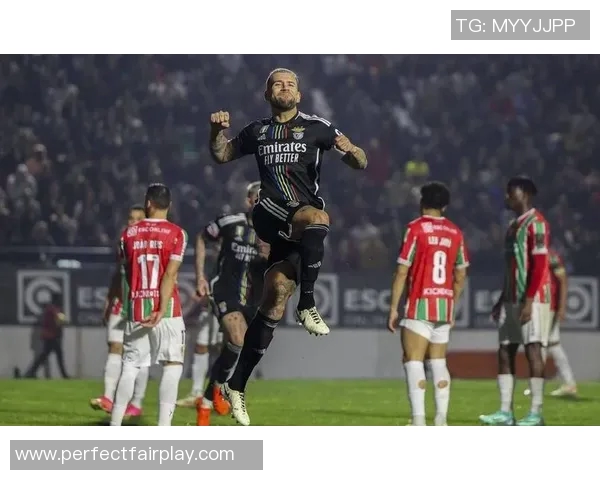 世界杯惊现冷门AC米兰逆转本菲卡补时绝杀全场沸腾