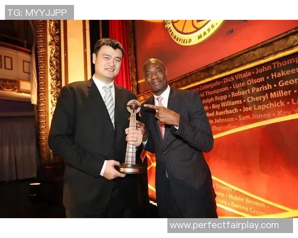 姚明与詹姆斯巅峰对决回顾：篮球传奇的荣耀与激情交锋