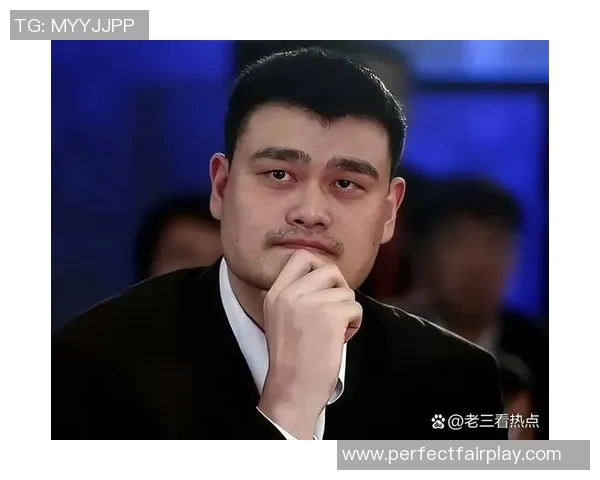 姚明携手香港品牌展现篮球魅力与文化融合的精彩广告大片