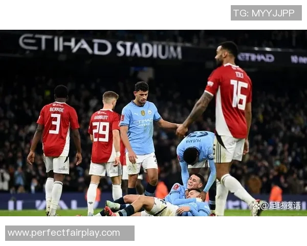 巴萨友谊赛大胜曼城引发争议判罚全场沸腾瞬间回顾
