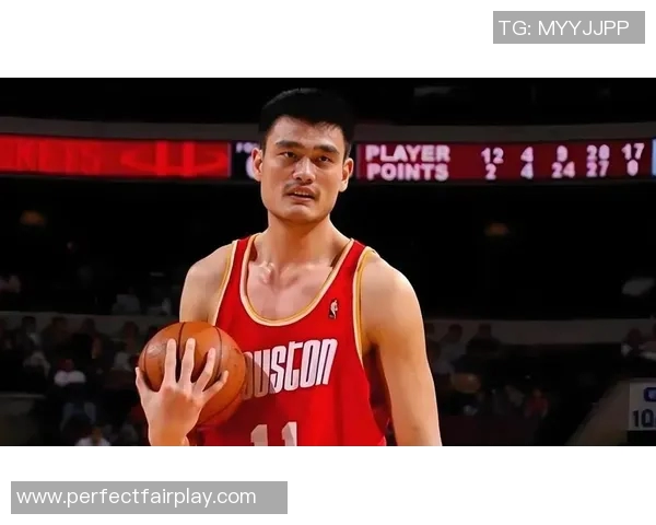 观众热议姚明的篮球成就与人格魅力引发广泛关注与讨论