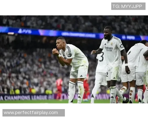 英超激战:拜仁4-0横扫皇马全场集锦引爆激情时刻 英超激战:拜仁4-0横扫皇马全场集锦引爆激情时刻