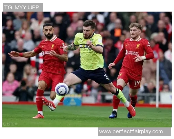 德甲焦点战利物浦与曼城激战成平局争议判罚引发全场热议 德甲焦点战利物浦与曼城激战成平局争议判罚引发全场热议