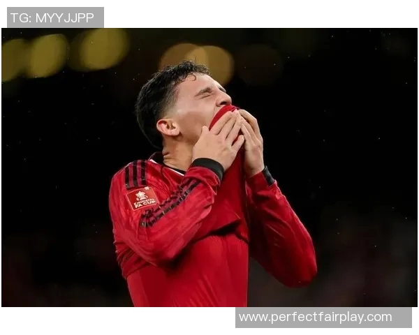 足总杯激战曼联与多特蒙德平局红牌事件引发全场热议与数据分析