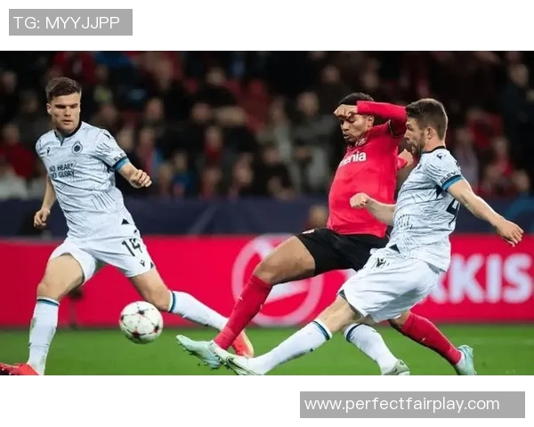 波尔图大胜热刺5-0战术解析与赛场瞬间回顾引发热议 波尔图大胜热刺5-0战术解析与赛场瞬间回顾引发热议