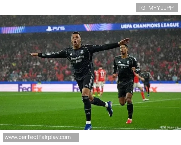 英超激战:皇马逆转曼城5-1全场沸腾转会传闻引发热议 英超激战:皇马逆转曼城5-1全场沸腾转会传闻引发热议