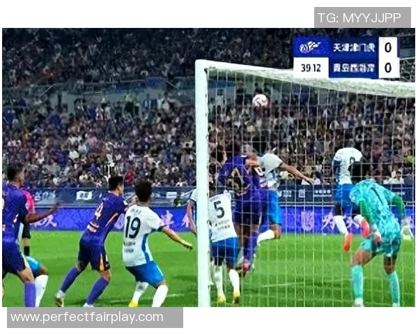 中超激战：多特蒙德大胜里昂补时进球引发争议判罚全场沸腾