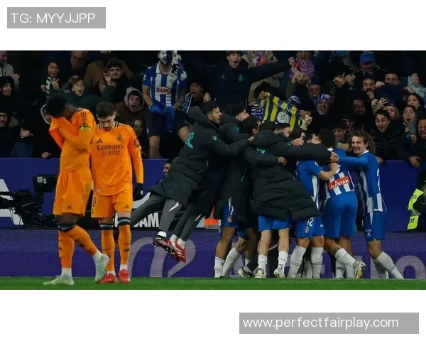 切尔西与皇马激战成和乌龙球意外引发全场热议