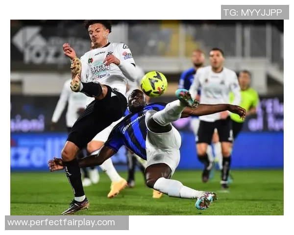 友谊赛精彩对决马竞与国米战成平局点球大战引发全场热烈反响