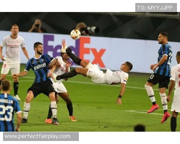 欧联杯激战回顾AC米兰4-3逆转皇马乌龙球成比赛转折点分析 欧联杯激战回顾AC米兰4-3逆转皇马乌龙球成比赛转折点分析